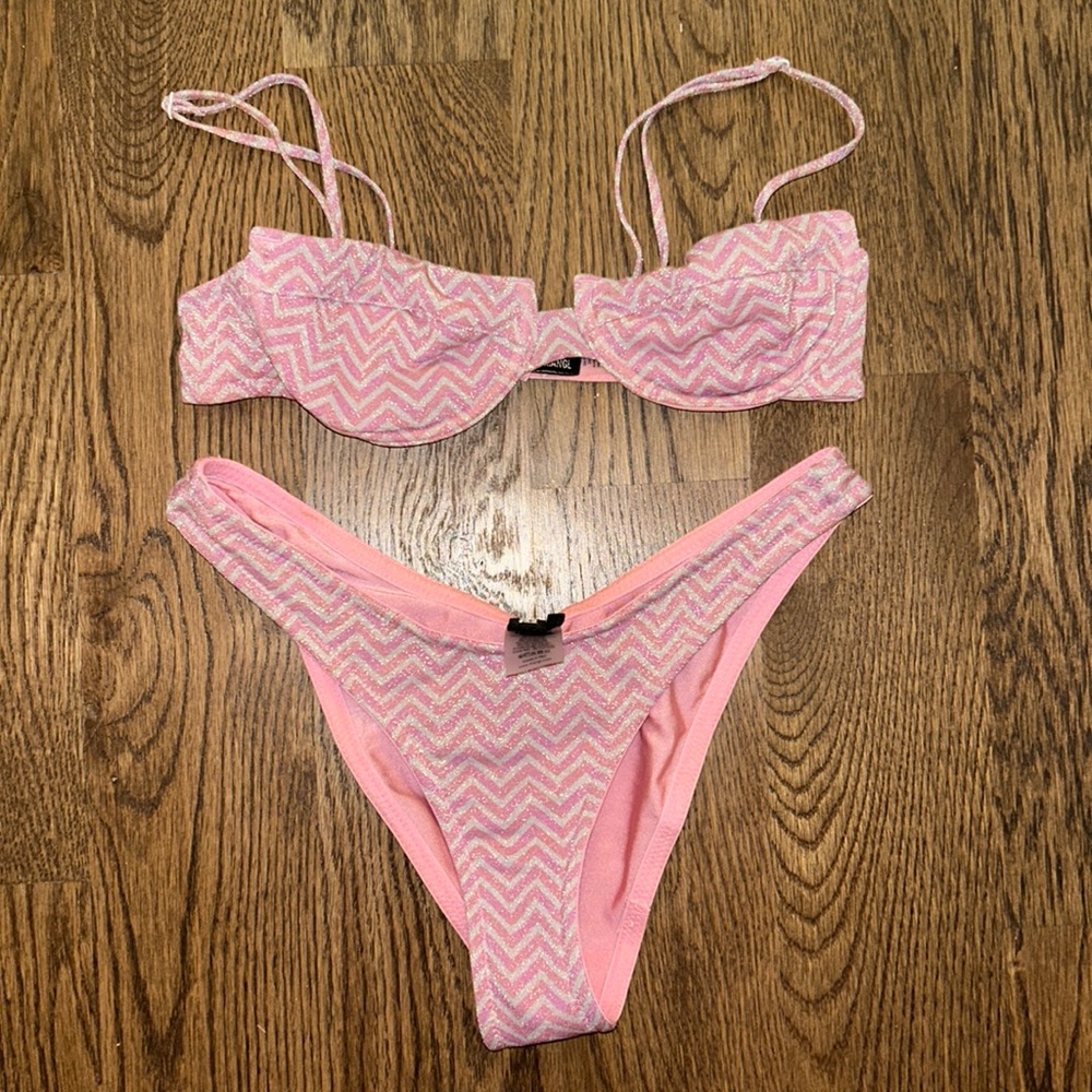 Super cute triangle bikini! striped xs